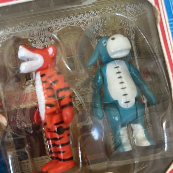 Disney World Town Square Friends Unopened in original box - Picture 3 of 4